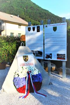 Spominsko obeležje in informacijski tabli